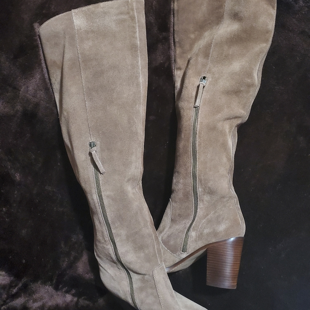 Boots - Picture 4 of 4